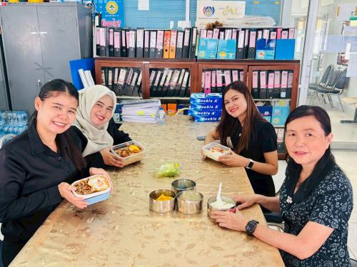 พช.ทับปุด จัดกิจกรรม "Lunch of the week" 