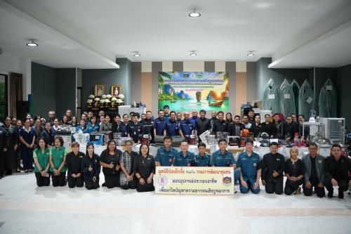 พช.ทับปุด ร่วมพิธีมอบวัสดุอุปกรณ์สำหรับประกอบอาชีพ สนับสนุน 4 ครัวเรือนกลุ่มเป้าหมาย สร้างโอกาสเพิ่มรายได้อย่างยั่งยืน